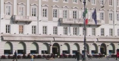 Docente non vaccinato sospeso, il TAR del Friuli Venezia Giulia fa giustizia e condanna l’Università